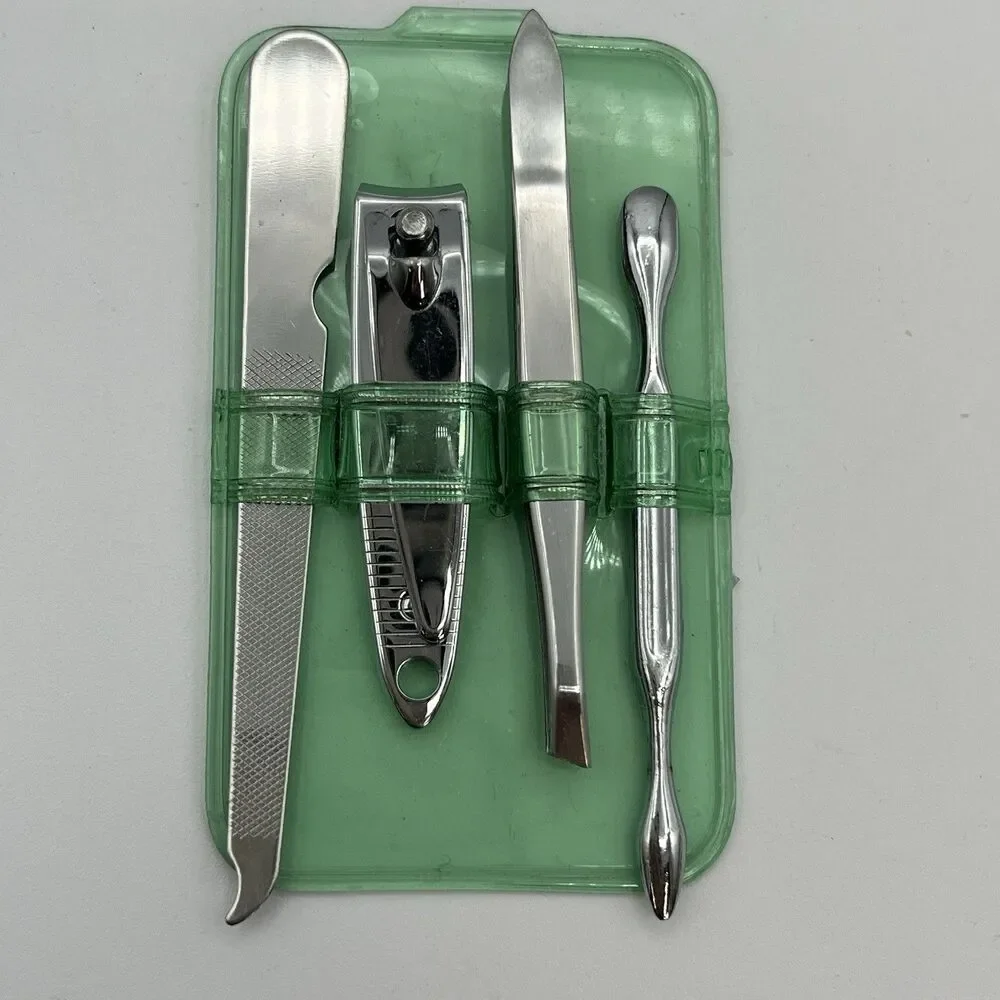 Vintage ELIZABETH ARDEN 4 Pieces Mini Manicure Nail Beauty Tavel Green Vinyl‎